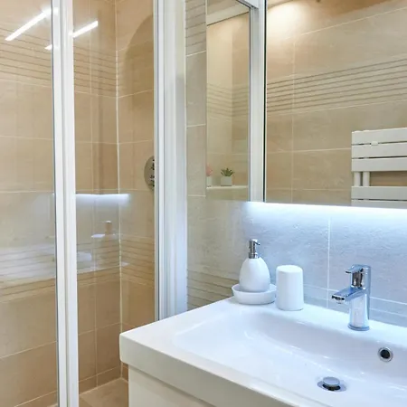 Tour Eiffel & Champs Elysees - 2 Bedroom Gorgeous & Bright 75M2 - Free Weekly Housekeeping - For Business And Working Purposes Only Paris Exterior foto