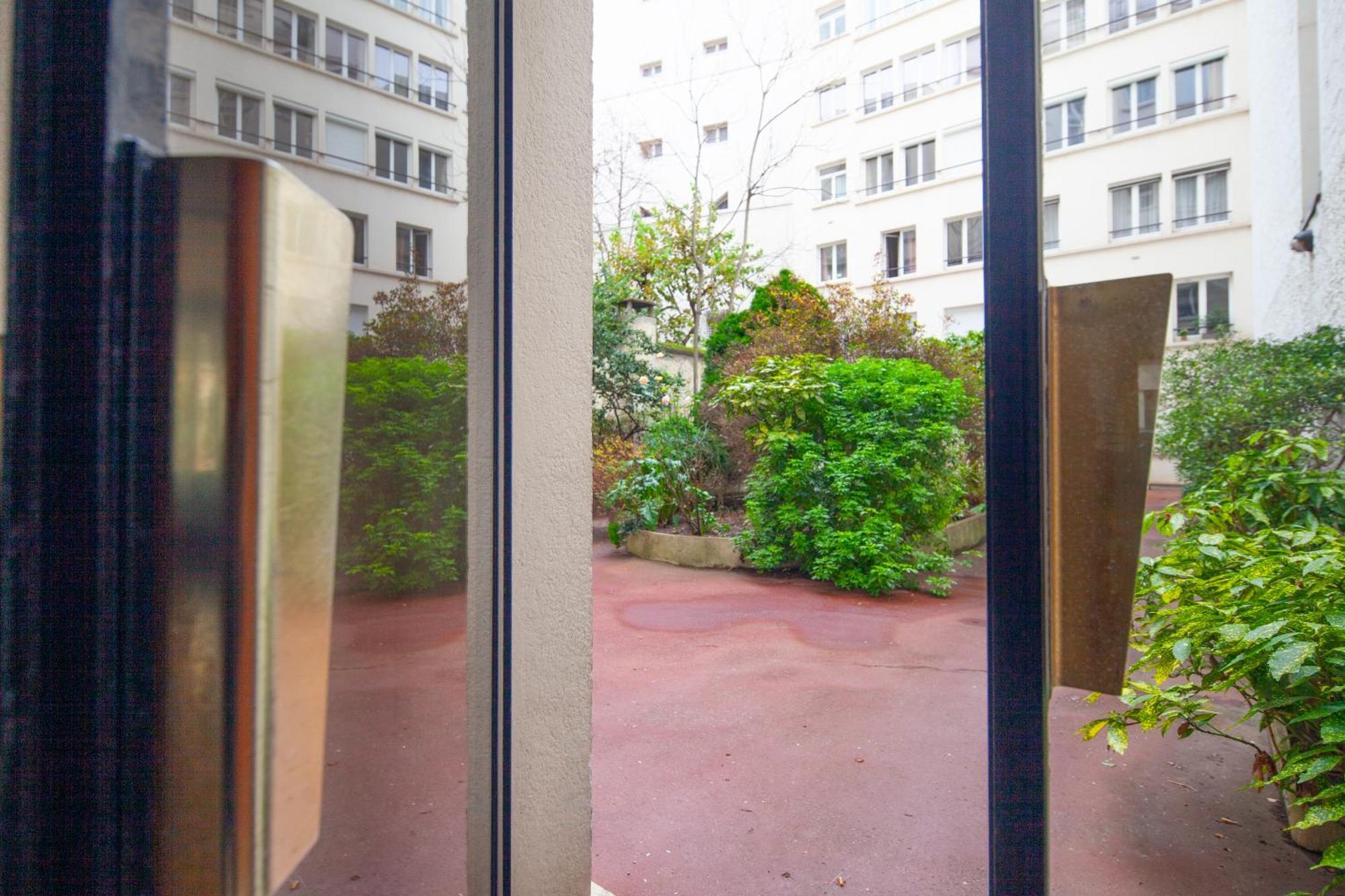 Tour Eiffel & Champs Elysees - 2 Bedroom Gorgeous & Bright 75m2 - Free Weekly Housekeeping - For Business And Working Purposes Only Apartment Paris