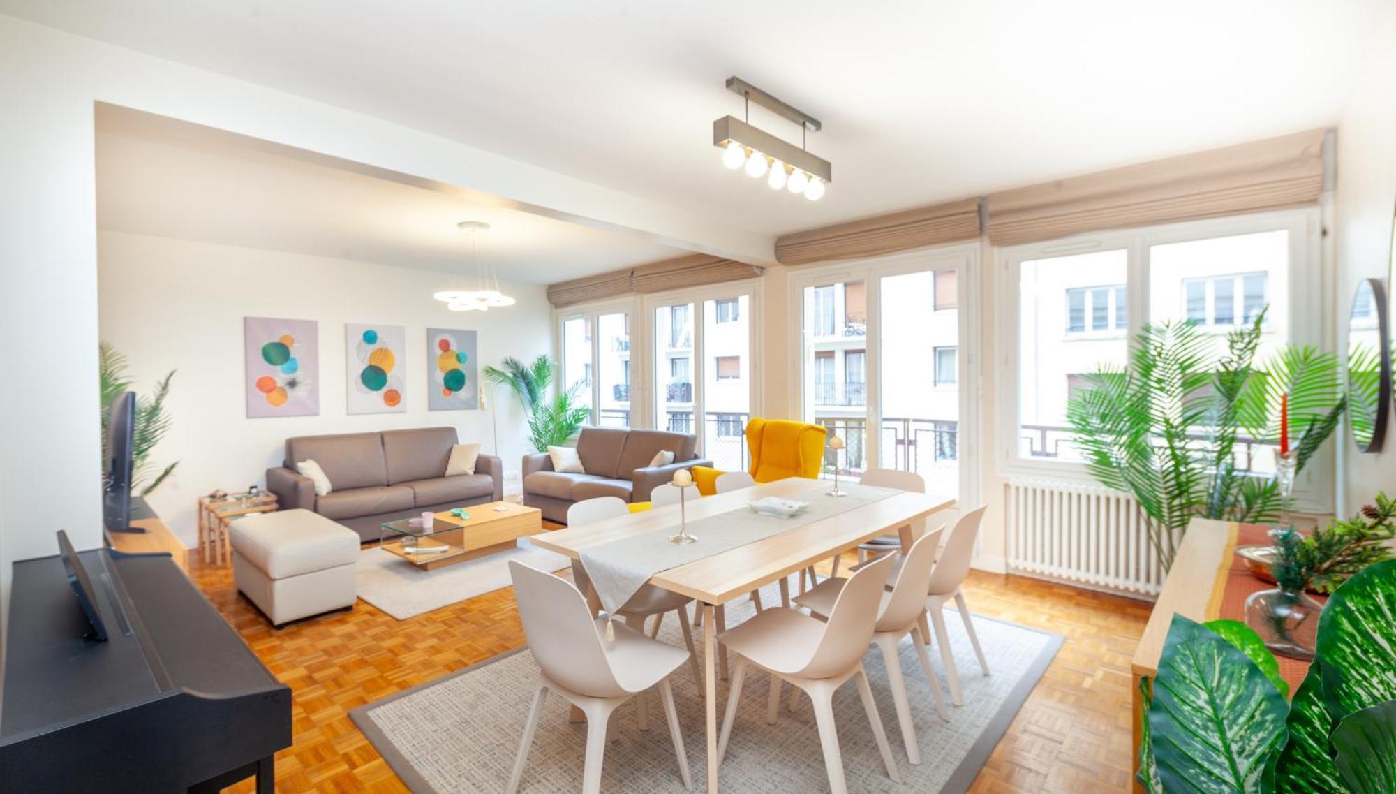 Apartment Tour Eiffel & Champs Elysees - 2 Bedroom Gorgeous & Bright 75m2 - Free Weekly Housekeeping - For Business And Working Purposes Only *